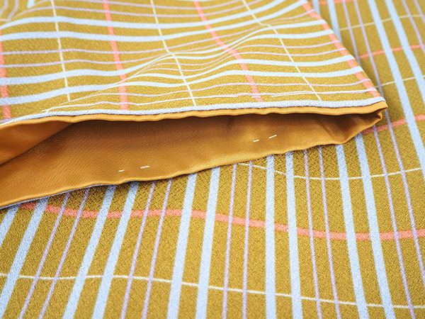 着物 小紋 帯 4点セット 袷 Lサイズ からし色 格子 きもの 黒 花