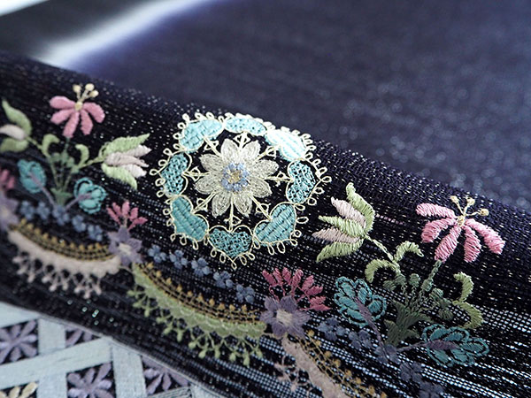 名古屋帯 単品 正絹 仕立て付き 九寸 黒×紫ぼかし 花 レース 刺繍