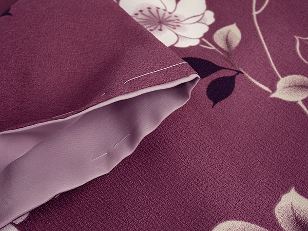 茶虎様　未使用　紅花紬❼ピンクオレンジ系　小紋 着物新品しつけ糸付き紅花染め小紋 茶虎様 未使用 紅花紬➆ピンクオレンジ系 小紋 着物新品しつけ糸付き