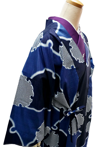 着物 雨コート 撥水加工 ブルー 雪輪 XLサイズ 仕立て上がり ワンピース 道中着衿 携帯ポーチ付き ポリエステル 塵除け |  | 07