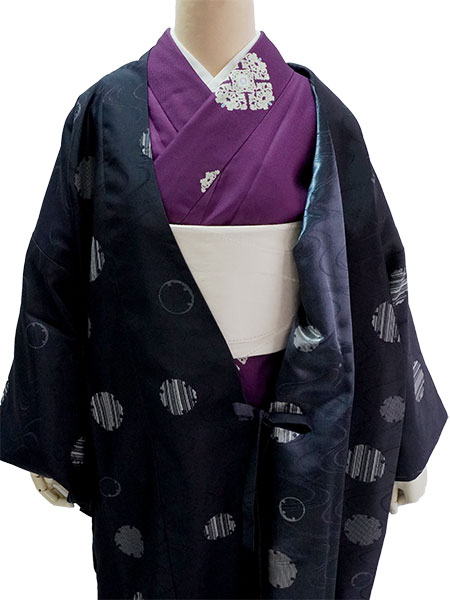 着物 雨コート 撥水加工 ダークネイビー 雪輪 XLサイズ 仕立て上がり ワンピース 道中着衿 携帯ポーチ付き ポリエステル 塵除け |  | 06