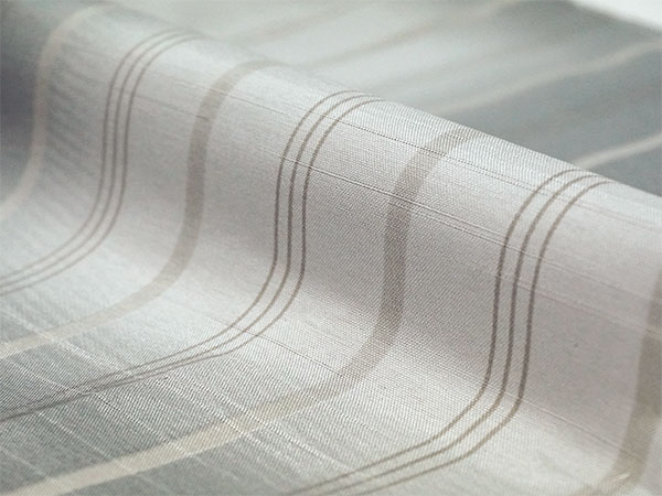 着物 雨コート 撥水加工 グレー ぼかし 縞 XSサイズ 仕立て上がり ワンピース 道中着衿 ポリエステル 塵除け |  | 02