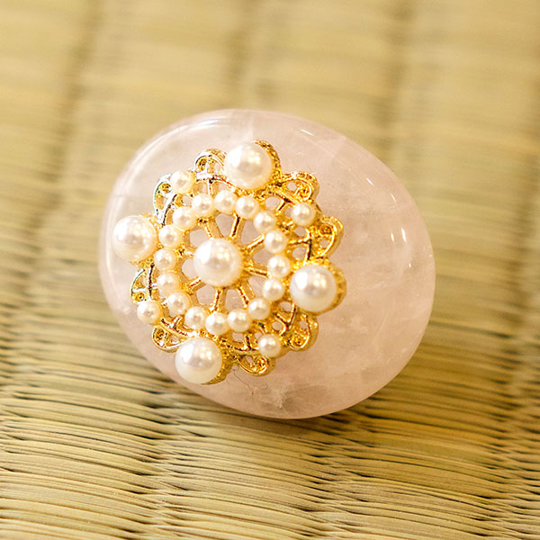 帯留め 淡いピンク パール 花レース 帯飾り 単品 三分紐を通す 