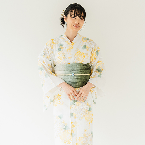 画像の黄色帯 つき◆品ある涼し椿涼し白夏浴衣◆ セパレート 浴衣 兵児帯 桐下駄 3点セット 7柄 白 黒 青 黄