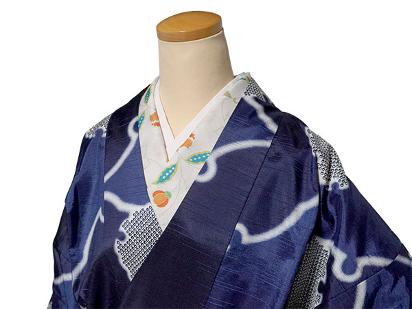 着物 雨コート 一部式 XLサイズ 携帯ポーチ付き ネイビー 雪輪 道中着衿 仕立て上がり ポリエステル 塵除け 洗える 雨の日 |  | 05