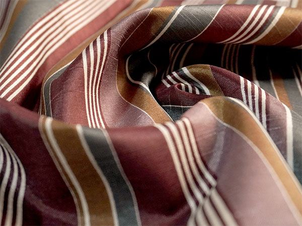 着物 雨コート 一部式 Lサイズ ブラウン カーキ 縞 道中着衿 仕立て上がり ポリエステル 塵除け 洗える 雨の日 |  | 03