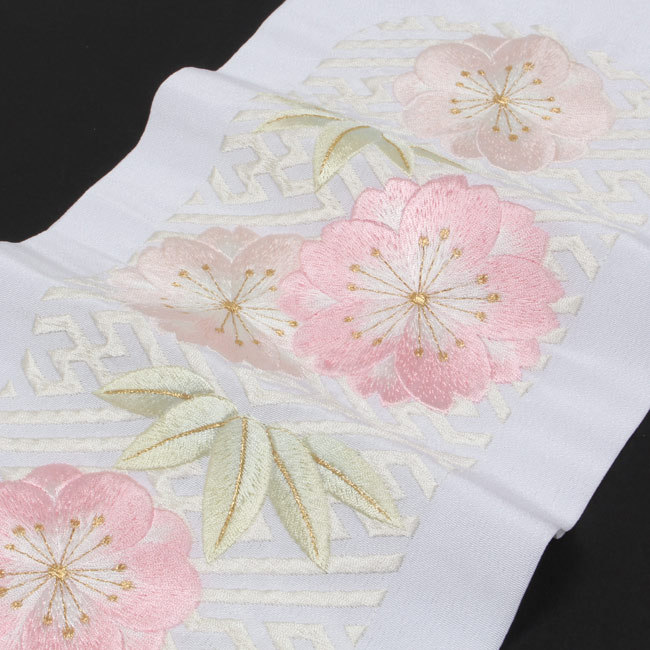 きもの 和 半衿 刺繍 振袖用 白地 紗綾形梅桜竹文 薄ピンク刺繍 成人式