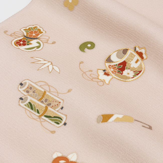 【上品】飛び柄付け下げ　一つ紋　縮緬　手刺繍　(正絹)NO.620 きもの 和 付け下げ 付下げ 着尺 手描き京友禅 正絹 ピンクベージュ色