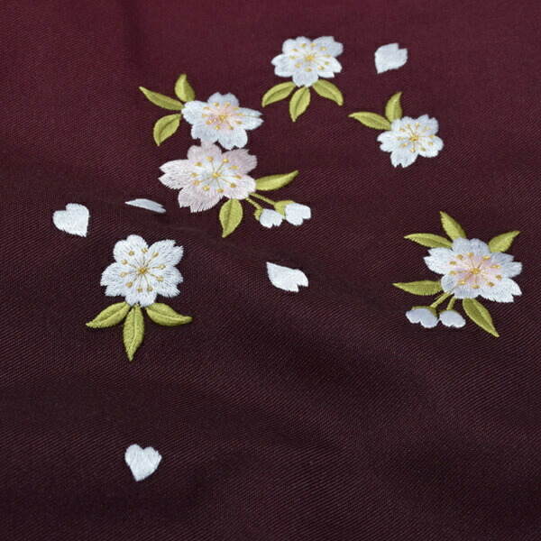 袴 セット 卒業式 女性 3点セット 「二尺袖:黒色 椿と梅+袴:エンジぼかし 桜の刺繍+袴下帯:赤・緑・黄色・ピンク」 レディース 袴セット 二尺袖着物セット 着物 卒業 二尺袖 袴 【メール便不可】