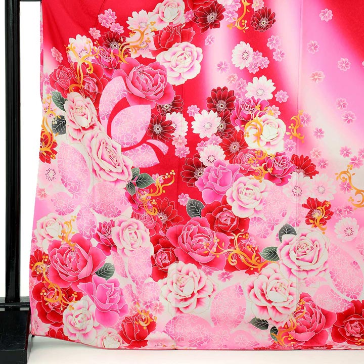 【中古品】仕立て上がり 振袖「バラに蝶　赤色地にピンクぼかし」貸衣装処分 レンタル処分品 成人式【メール便不可】