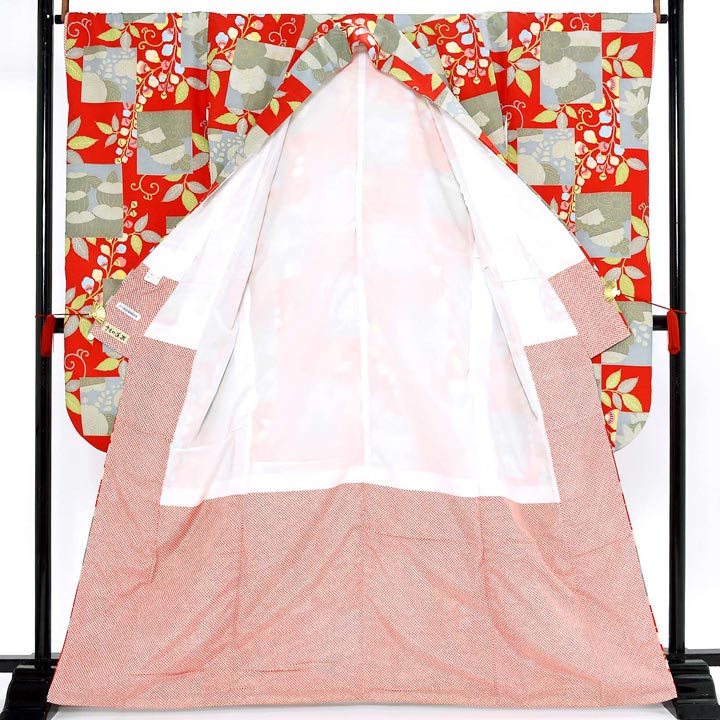 (中古品)仕立て上がり 振袖「藤唐草文様 季節の草花 赤」貸衣装処分 レンタル処分品 成人式(メール便不可)ss2503fml10_画像2