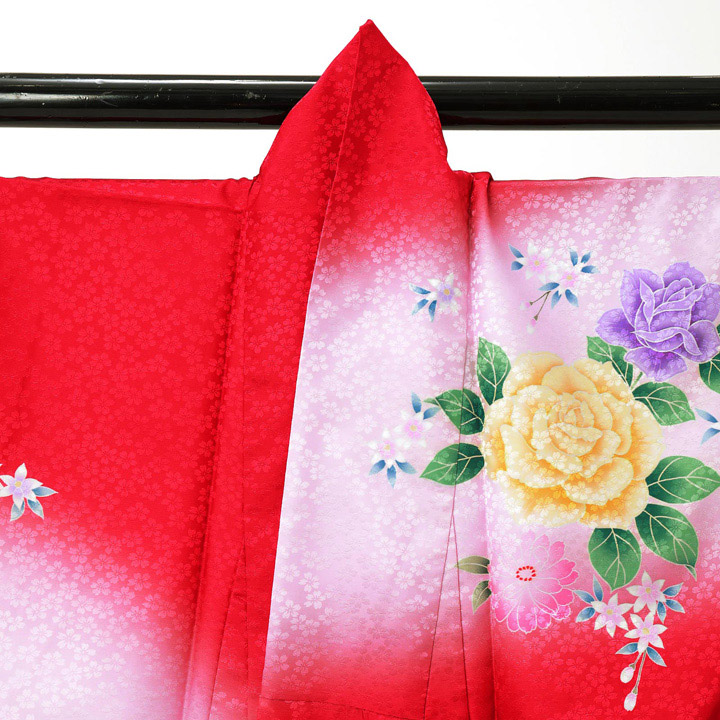 【中古品】仕立て上がり 振袖「小桜地模様　束ね熨斗にレース バラ チューリップ 菊　深緋色地に桜色ぼかし」貸衣装処分 レンタル処分品 成人式【メール便不可】