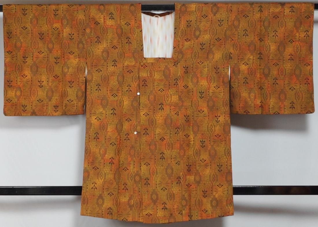 道行 総絞り 唐草文様 青色 茶色 正絹 着物コート 和装用 ちりよけ 身丈90cm【中古】 道行 コート 幾何学模様 山吹茶・芥子色 ぼかし 膨れ織 正絹 塵除け