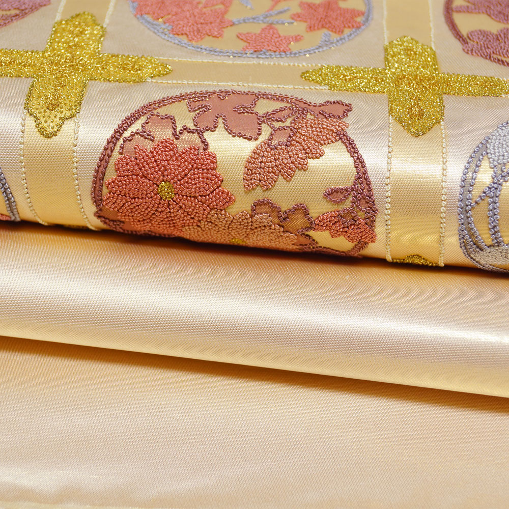 袋帯 相良刺繍 未使用品 天井格子に春秋草花模様 金通し 金糸