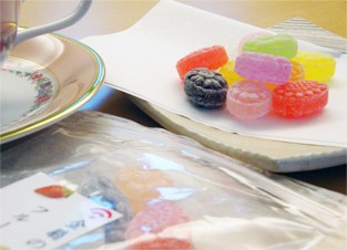 宝石飴 フルーツドロップ 130g入り チャック付き袋入り : 飴菓子