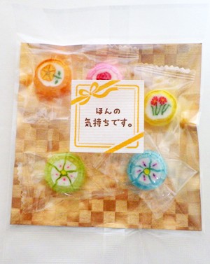 ほんの気持ち　お菓子。