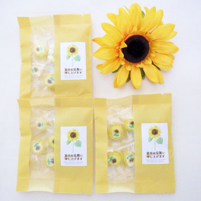 暑中お見舞い　バラマキ　お菓子。