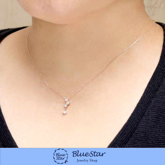ハニカムデザインにキラリと輝くダイヤモンド0.12ct ネックレス