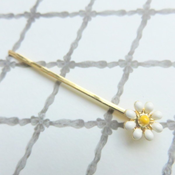 ヘアピン マーガレット フラワー 花 繊細 華奢 花びら 白 イエロー