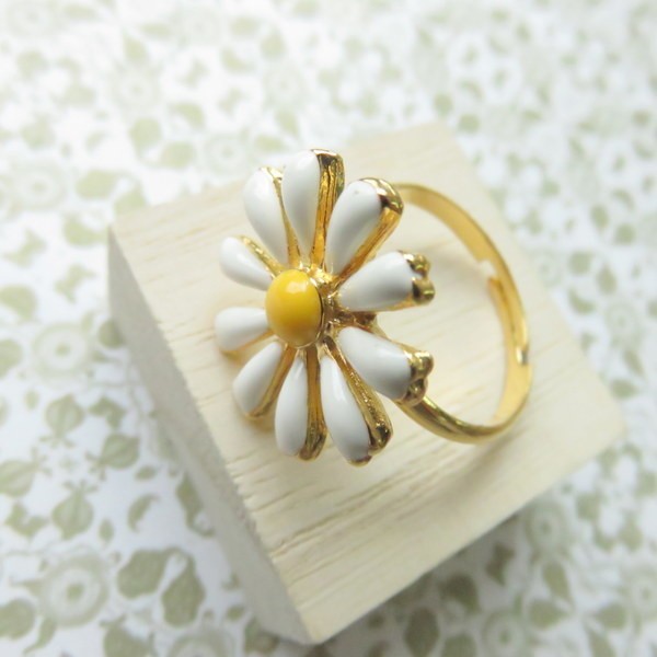 マーガレットリング　フリーサイズ リング マーガレット フラワー 花 フリーサイズ 指輪 華奢 白 イエロー
