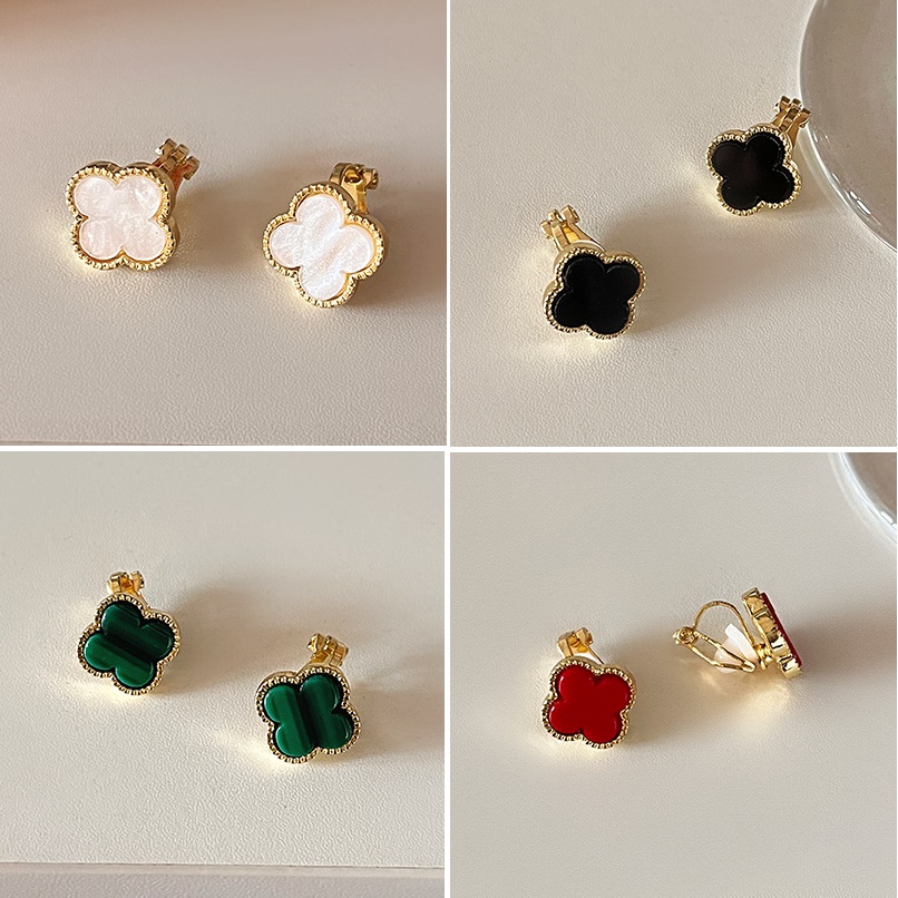 ピアス イヤリング クローバー 黒 白 緑 赤 フラワー お花 清楚 上品