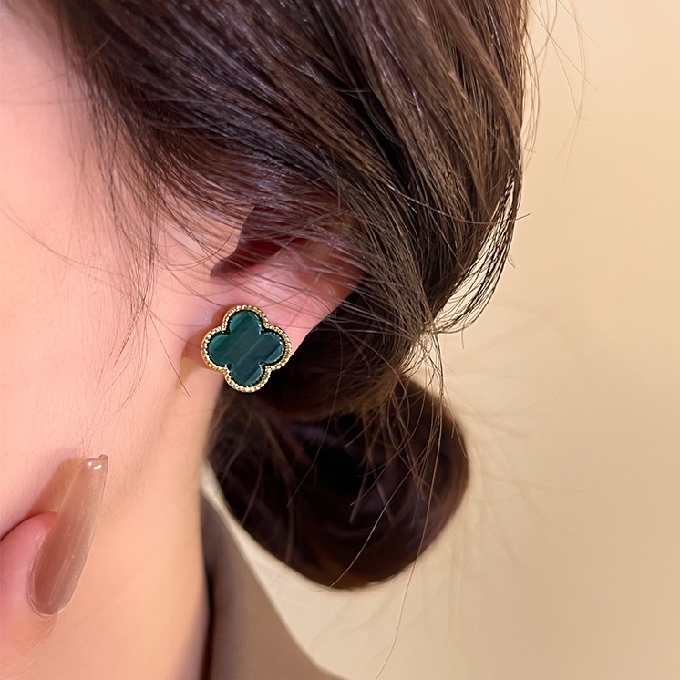 ピアス イヤリング クローバー 黒 白 緑 赤 フラワー お花 清楚 上品