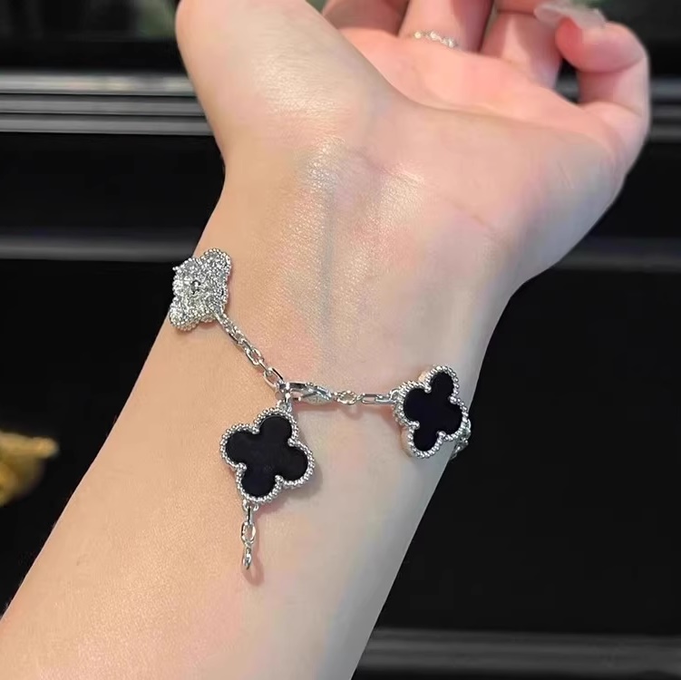 ブレスレット 四葉クローバー フラワー お花 パヴェ 黒瑪瑙