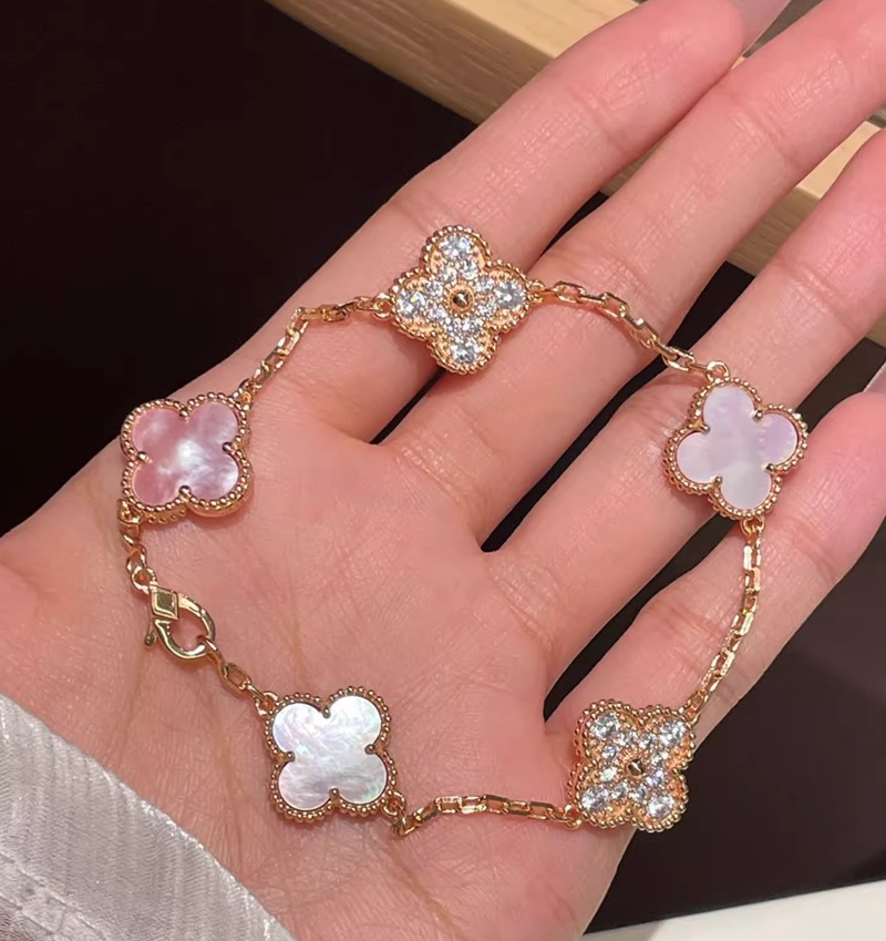 ブレスレット 四葉クローバー フラワー お花 パヴェ ピンクシェル 高級