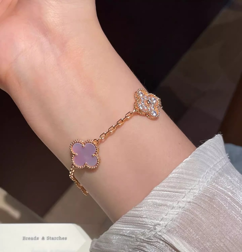 ブレスレット 四葉クローバー フラワー お花 パヴェ ピンクシェル 高級