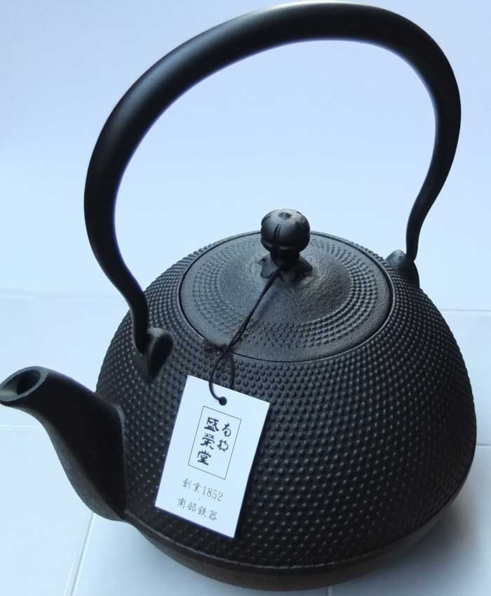 南部鉄器 南部鉄瓶 なつめ形 アラレ文様 1.2リットル 日本が誇る伝統 南部鉄器 南部鉄瓶 なつめ形 アラレ文様 1.2リットル 日本が誇る伝統