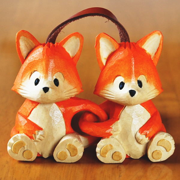 木製 狐（きつね）ペア 置物（壁掛け） Ｓサイズ　インテリア キツネ 木彫り オブジェ