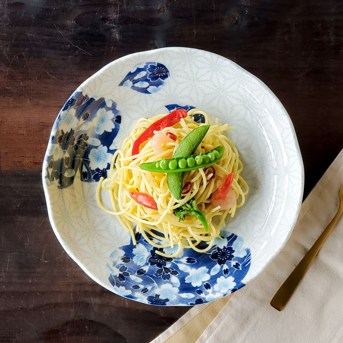 食器 皿 深皿 藍染さくら 22cm 美濃焼 おしゃれ 7寸皿 パスタ皿 カレー皿 サラダボウル 煮物鉢 盛皿 主菜皿 中鉢 中皿 | 