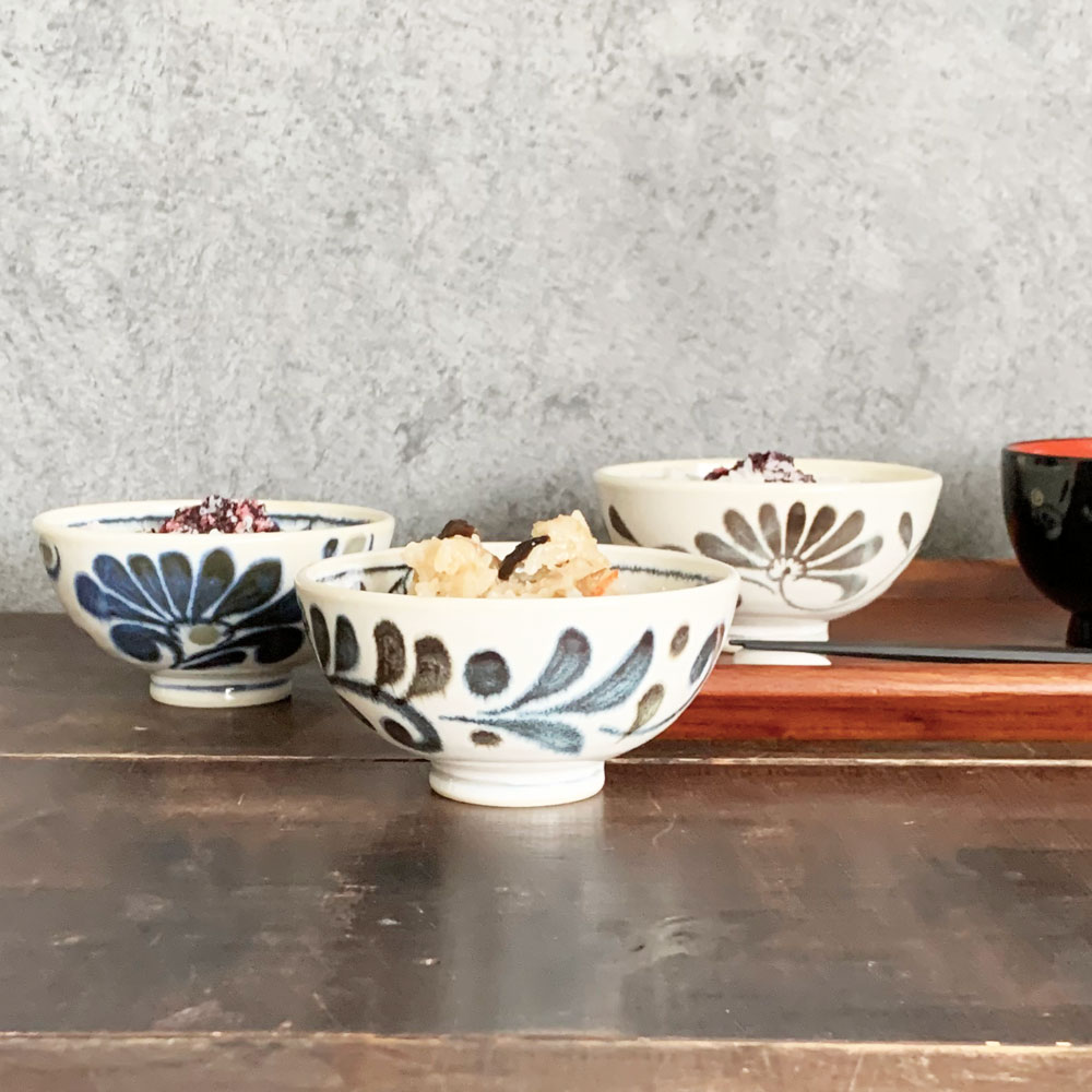 琉球の茶碗　グレーとオレンジの陶器の茶碗 ご飯茶碗 おしゃれ 琉球デイゴ 12.5cm KL型大平 お茶碗 かわいい