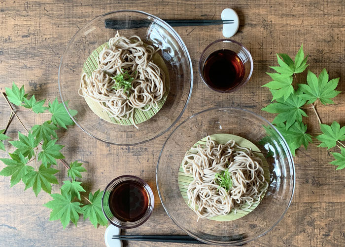 そば食器 2人 ざるそば セット 食器 波紋 ガラス そうめん 麺皿2枚 つゆ鉢2個 竹スノコ2枚 和食器 冷やし中華 日本製 みのさらら｜kitchengoods-bell｜12