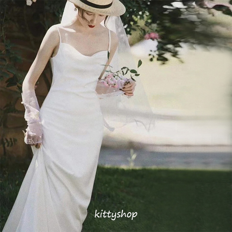 ウェディングドレス スレンダーライン ホワイト タイプワンピース 白 キャミソール オフショルダー 肩出し 結婚式ドレス 二次会ドレス ライト 撮影  海外挙式