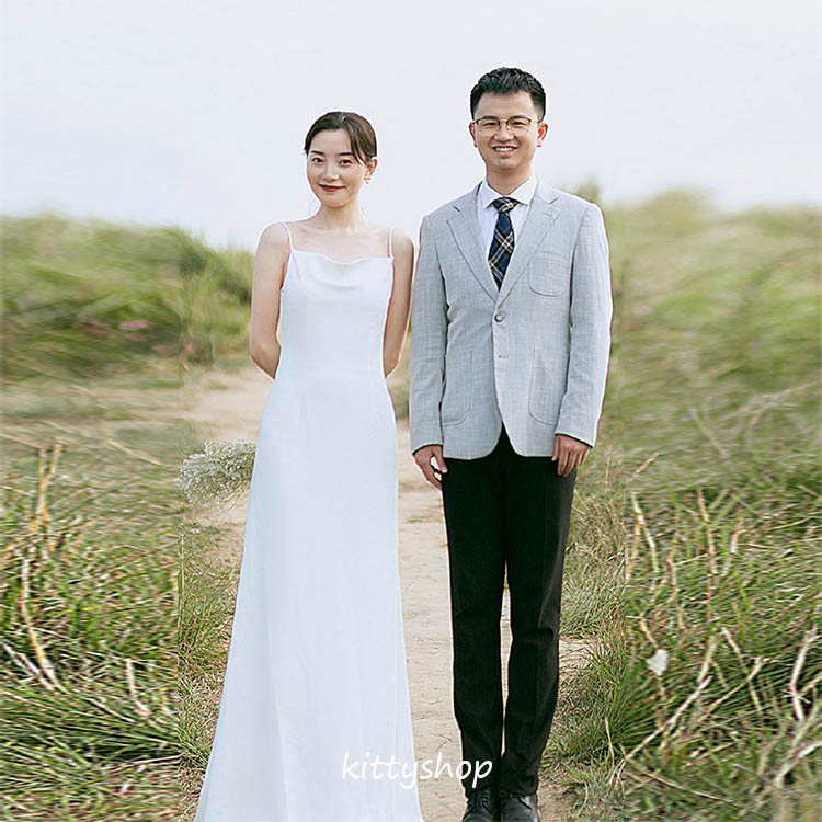 ウェディングドレス スレンダーライン ホワイト タイプワンピース 白 キャミソール オフショルダー 肩出し 結婚式ドレス 二次会ドレス ライト 撮影 海外挙式