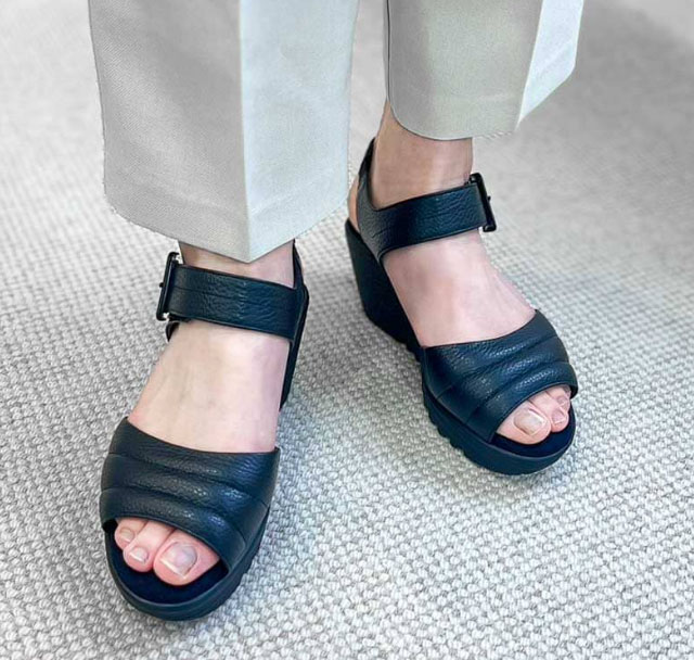 【新品　訳あり】monet サンダル　ビジュー　ブラック　モネ 882304】ビジューデザインサンダル｜HAYASHIGO ONLINE SHOP