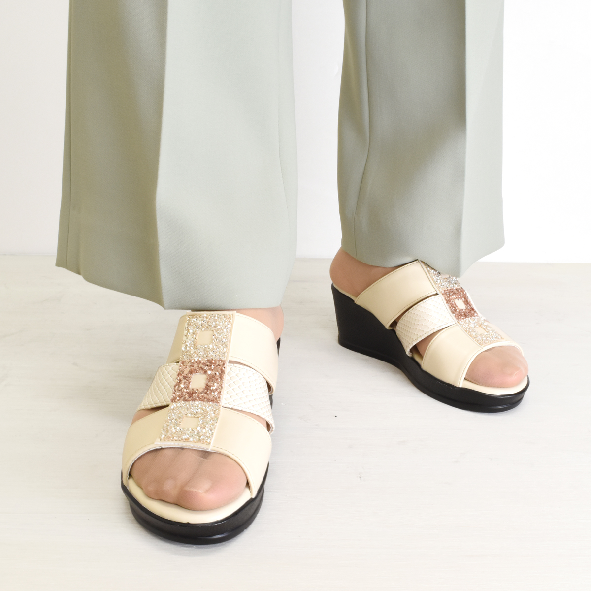 サンダル レディース 靴 ミュール ウエッジソール ミドルヒール シンプル ビジュー キラキラ 三連ベルト 黒 ブラック ベージュ 白 ホワイト #2004 |  | 12