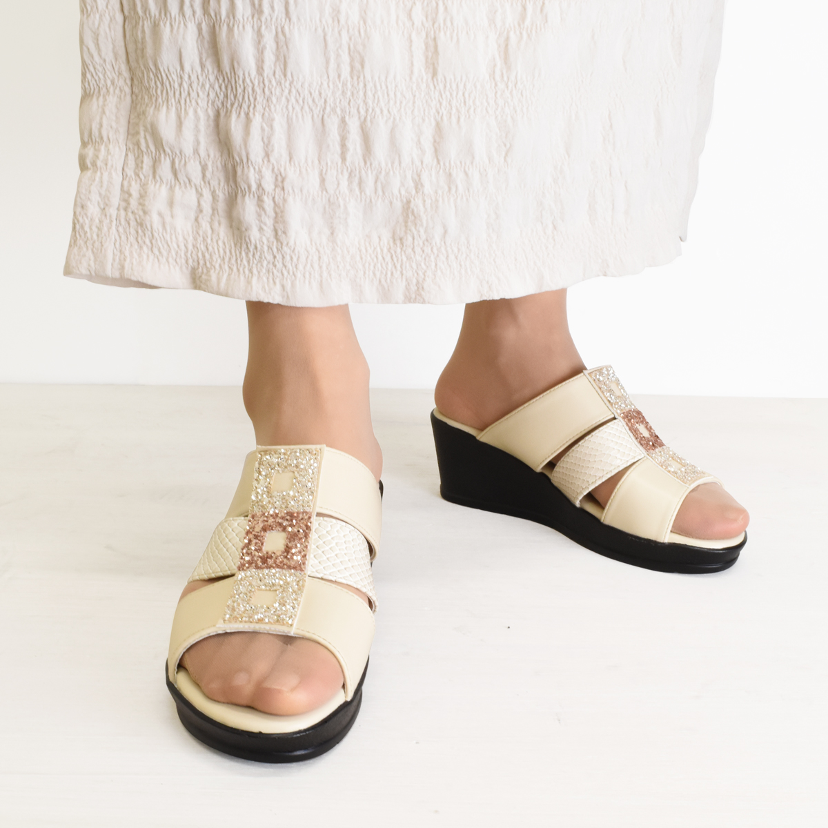 サンダル レディース 靴 ミュール ウエッジソール ミドルヒール シンプル ビジュー キラキラ 三連ベルト 黒 ブラック ベージュ 白 ホワイト #2004 |  | 13