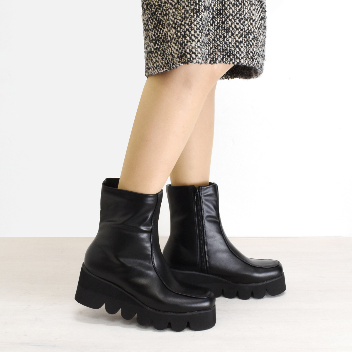 ショートブーツ レディース 軽量 厚底 ウェーブ キャタピラ ソール 黒 ブラック サテン 冬 歩きやすい 痛くないトレンド 靴 ＃6047 |  | 15