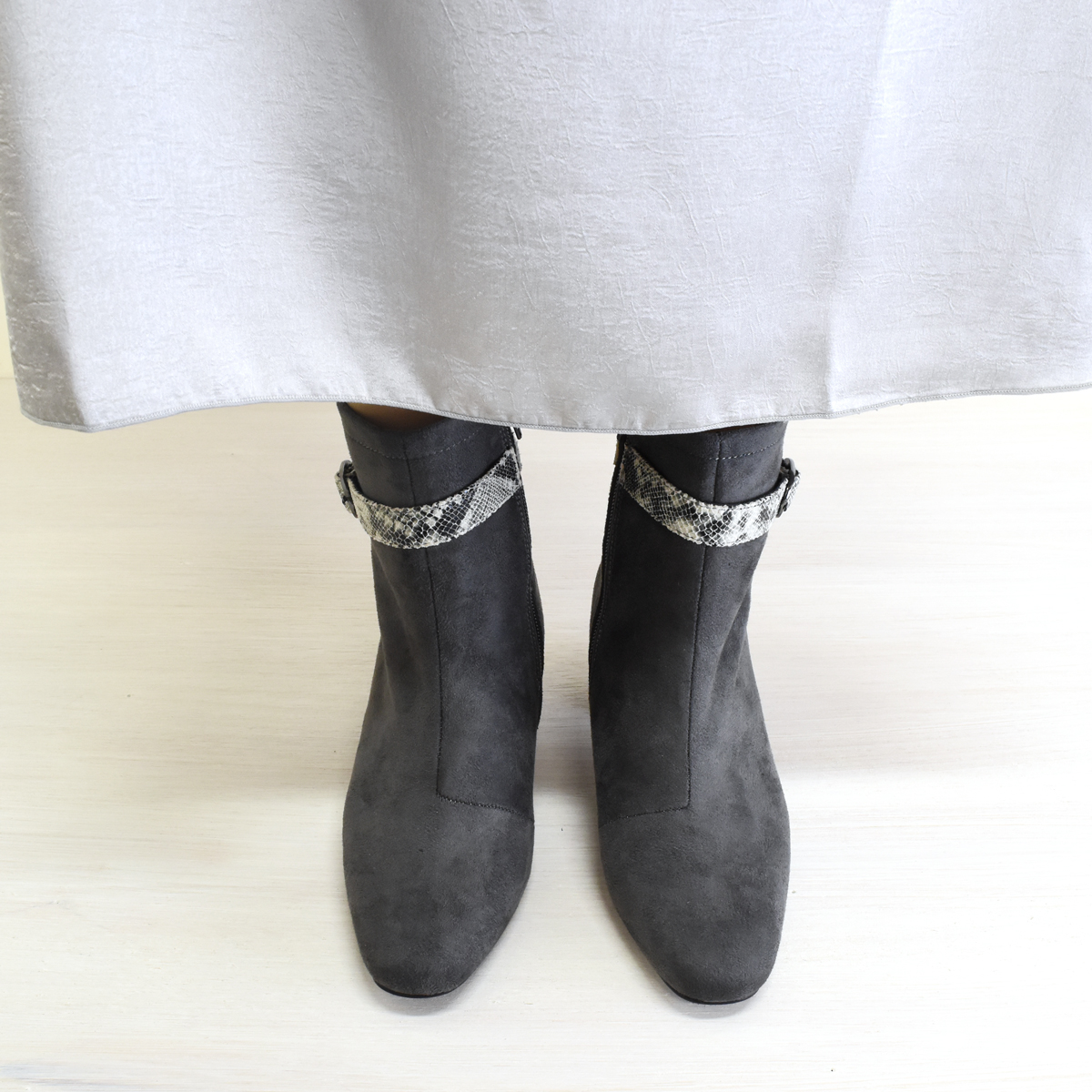 ショートブーツ レディース ブーツ ビジュー付 ベルト アーモンドトゥ ファスナー チャンキーヒール 太ヒール 暖かい 防寒 歩きやすい 痛くない  #6102 |  | 06