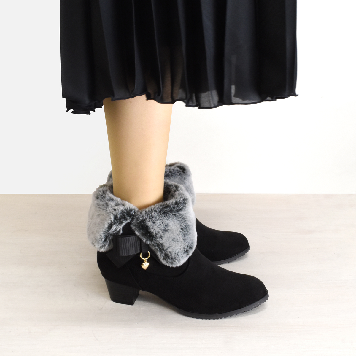 キッズ ショート ブーツ リボン ファー 女の子 子ども 防寒 温かい ヒール おしゃれ 可愛い クリスマス プレゼント 黒 ブラック 靴 ジュニア #6554 |  | 18