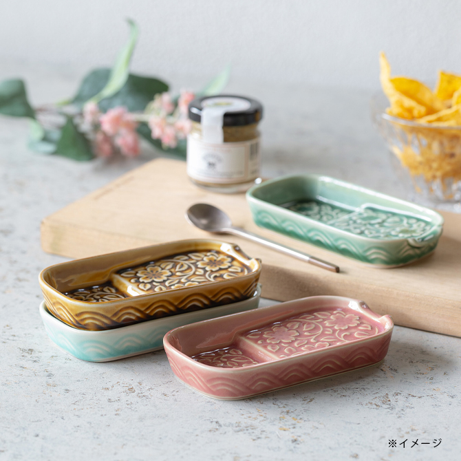 お値下げしました、4枚組　色絵　菖蒲紋　小皿 Demi Voo 皿 お皿 豆皿 小皿 豆小皿 長方形 四角 醤油入れ 薬味入れ