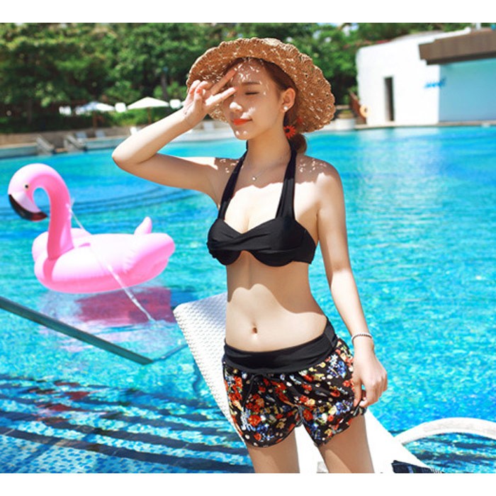 d.i.a 2点 まとめ売り 黒いチェーン付きブラジャーと花柄ビキニ d.i.a 2点 まとめ売り 黒いチェーン付きブラジャーと花柄ビキニ