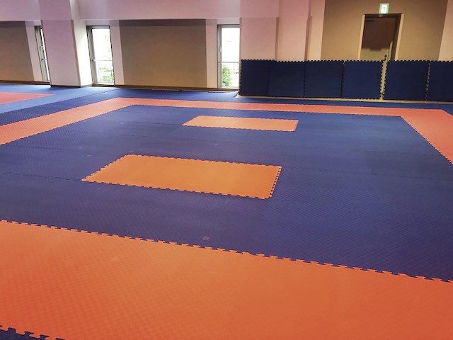 三和体育 空手ジョイントマット 学校 体育用品 送料無料 S-4076 : 琥珀