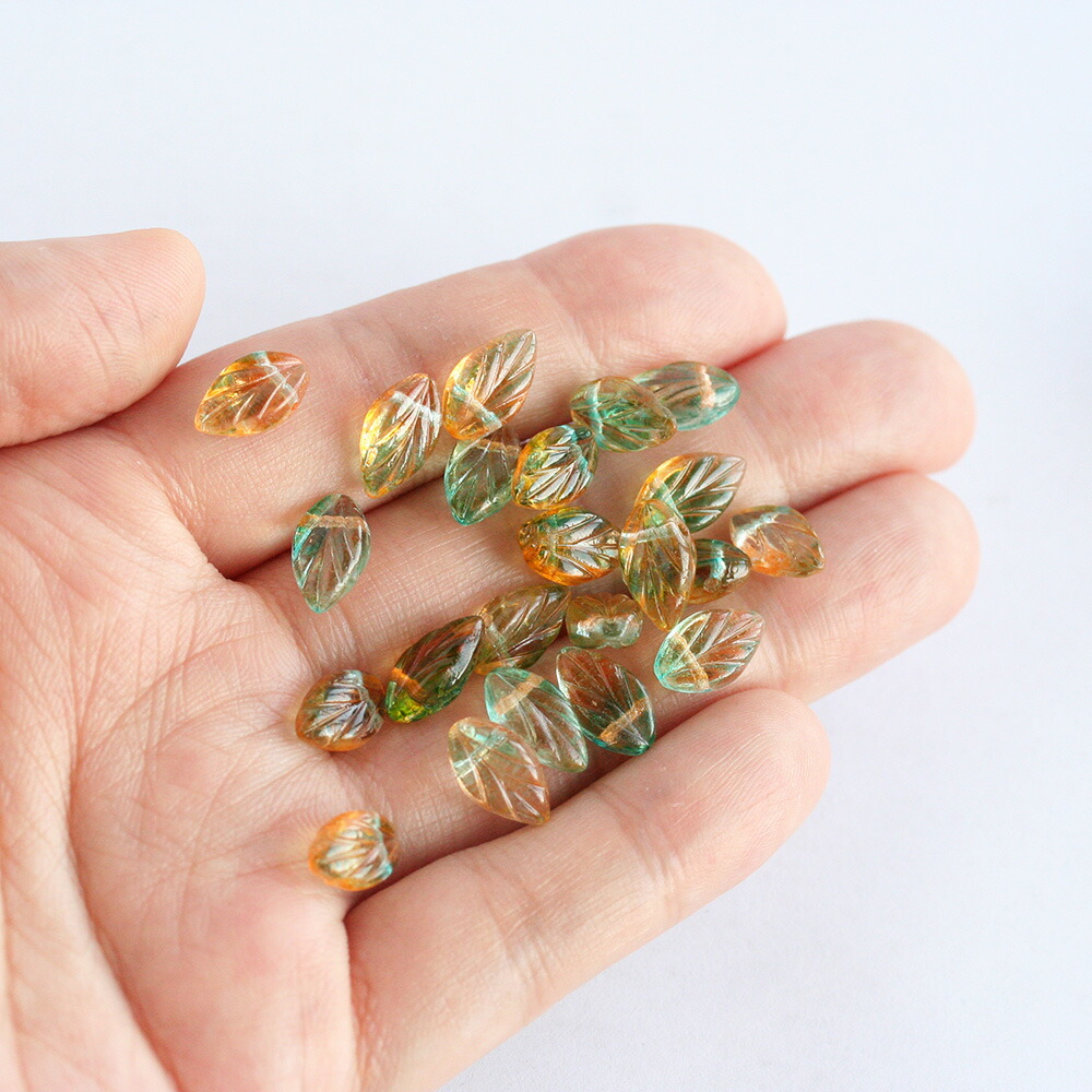 チェコビーズ ブナの葉 リーフビーズ 7×11mm 約20個 グリーン×イエロー