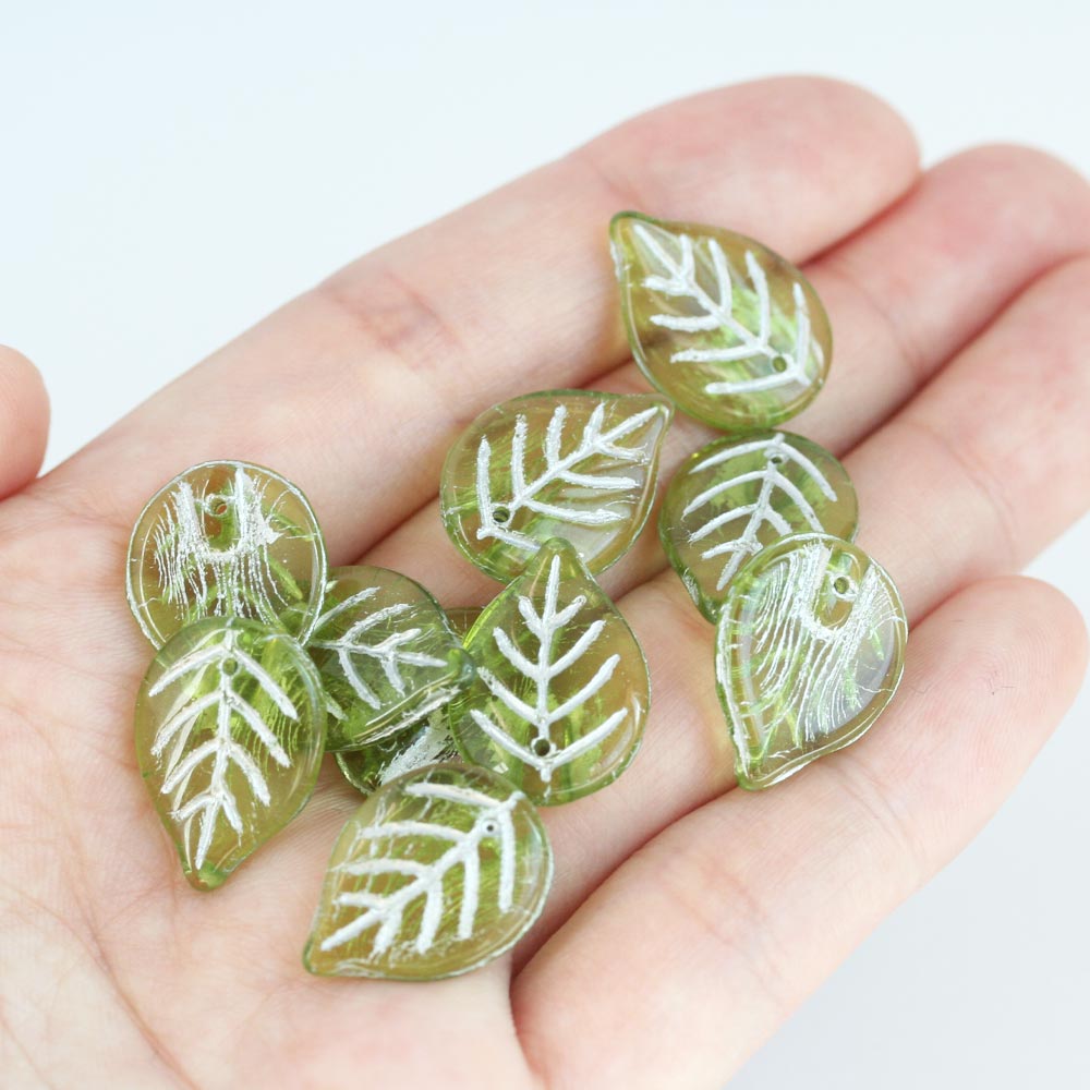 チェコビーズ アップルリーフ 18×13mm オリーブシルバーライン 10個