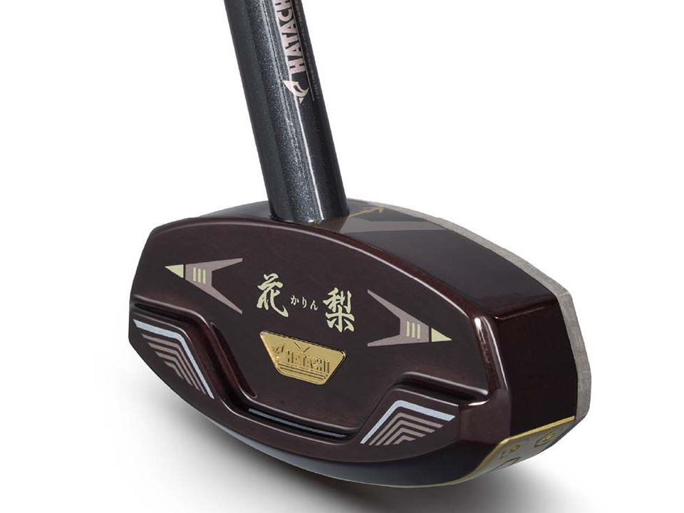 ヘッド背面は花梨の文字とハタチロゴが入ったデザイン