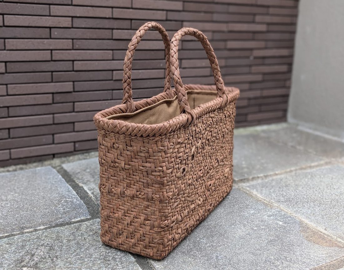 国産　山葡萄　籠バック　網代編み　未使用品 純国産 籠作家尚さん作 山葡萄かごバッグ 網代編みコブ付き乱れ