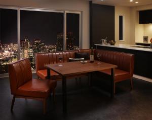 ダイニングセット（テーブル&ソファ チェア） ウォールナット 4人 4点セット(テーブル+ソファ1脚+アームソファ1脚+チェア1脚) 右アーム W120